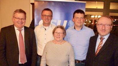 Bild: usc
Große Harmonie kennzeichnete den Verlauf der Neuwahlen im Ortsverband Sebastian. Von links stellvertretender Ortsvorsitzender OB Michael Cerny, Schatzmeister Thomas Rumpler, Vorsitzende Birgit Wittmann, stellvertretender Ortsvorsitzender Werner Schindler und Schriftführer Michael Kreutle.