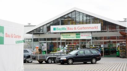 Bild: Gabi Schönberger
Auf den Monat genau vor 25 Jahren eröffnete der Bau- und Gartenmarkt der Baywa. Jetzt gibt Eigentümer Hellweg die Schließung bekannt.