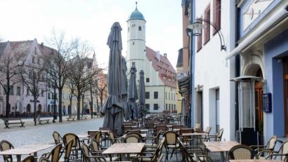 Bild: Stephan Huber
Die Außengastronomie in der Altstadt bleibt erst einmal so wie sie ist. Kein einheitliches Mobiliar, kein Verbot von Heizpilzen. Die Verwaltung soll auf der Grundlage der Diskussion neue Vorschläge erarbeiten.