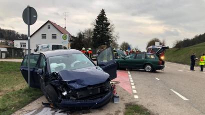 Bild: Alexander Auer
Unfall bei Kneiting mit drei beteiligten Fahrzeugen.