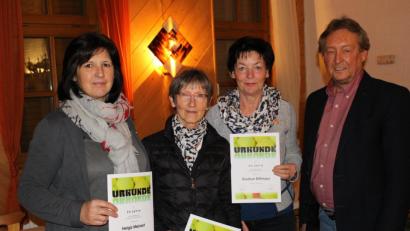 Bild: fphs
Vorsitzender Herbert Pscherer (rechts) zeichnete für 25 Jahre Mitgliedschaft beim TC Waldershof Helga Meinert, Christa Heining und Gudrun Rittmayer (von links) aus.
