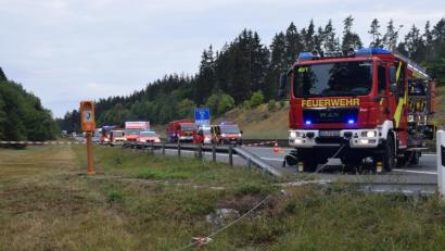 Bild: exb
Bei vielen schweren Einsätzen habe sich das neue Hilfeleistungslöschfahrzeug (HLF) 20 bereits bewährt, erklärt Kommandant Thorsten Michel bei der Jahresversammlung der Feuerwehr Ursensollen. Das Bild zeigt einen Einsatz auf der A6, bei der eine Person im Auto eingeklemmt war.