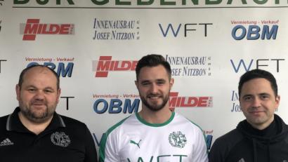 Bild: exb
Teammanager Josef Nitzbon (links) und Trainer Faruk Maloku (rechts) freuen sich auf Neuzugang Benjamin Epifani.