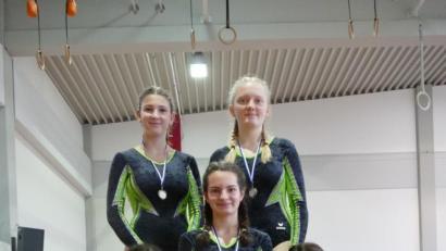 Bild: soj
Die Turnerinnen der TSG-Aktiv waren stolz auf ihre Platzierungen. Die jüngste Turnerin Valentina Höhne (vorne rechts) sicherte sich die Silbermedaille.