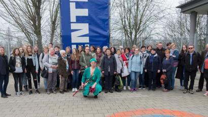 Bild: do
Beeindruckt von der ungebrochenen Vielfalt der Leipziger Buchmesse zeigen sich die fast 50 Teilnehmer an der VHS-Tagestour in die sächsische Metropole.
