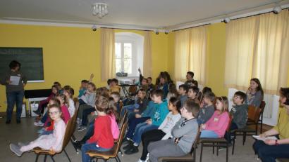 Bild: sei
Kinder der evangelischen Kirchengemeinde und der katholischen Pfarrei feierten gemeinsam einen kindgerechten Weltgebetstag im evangelischen Gemeindehaus.