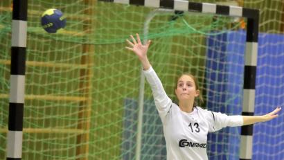 Bild: Hubert Ziegler
Den Amberger Torhüterinnen Hannah Ludwig (Bild) und Laura Porst wird wohl so manches Mal der Ball um die Ohren fliegen. Sie bekommen es mit der Oberviechtacherin Tina Lottner zu tun, die im Schnitt 11,25 Tore pro Partie wirft.