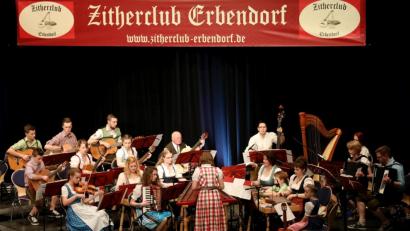 Bild: njn
Beim Konzert vor zwei Jahren konnte sich der Zitherclub über eine vollbesetzte Stadthalle bei ihrem Konzert freuen.