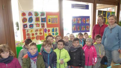 Bild: exb
Zum Abschluss des Projekts gab es die Kunstwerke im Kindergarten und in der Gärtnerei Sturm an der Hauptstraße zu sehen.