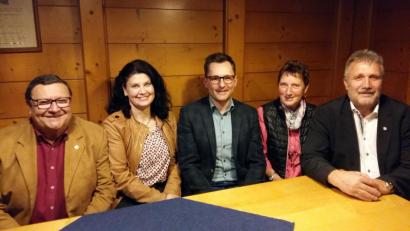 Bild: exb
von links: Ehrenvorsitzender Klaus Wendler, 2. Vorsitzende Inge Dick, 1. Vorsitzender Jürgen Bayer, Kassier Gabi Mayerhöfer, Geschäftsführer Wilhelm Trisl.