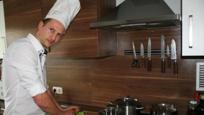 Bild: fpoz
Heiko Marx kocht eine leckere Spargelcremesuppe nach einem alten Rezept, das von seiner Oma stammt.