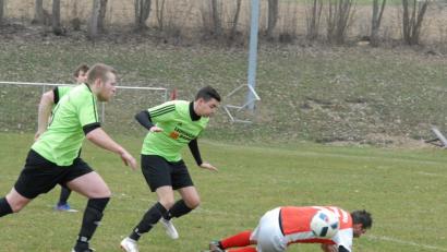 Bild: gb
Zum Auftakt stolperte der SC Mähring (rotes Trikot) daheim gegen den SV Pechbrunn.