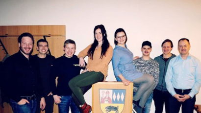 Bild: wec
Die Führung der Jungen Union mit (von links): Henner Wasmuth, Florian Bartmann, Fabian Sauer, Vorsitzender Julia Meidinger, Marie Gilch, Fabian Krybus, Philipp Lasser und Erich Meidinger.
