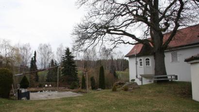 Bild: wro
Der Privatgarten in Güttern ist zweifellos ein schöner und stilvoller Ort, um sich dort, wenn alles grünt und blüht, das Ja-Wort zu geben.