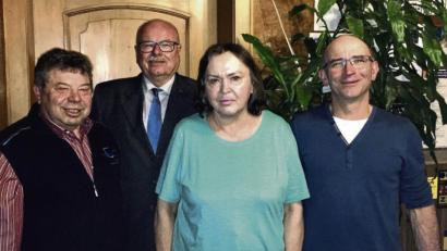 Bild: exb
Helga Ullrich wurde für 40 Jahre Schriftführerin geehrt. Dritter Bürgermeister Hans Jürgen Reitzenstein gratulierte, ebenso Vorsitzender Karlheinz Späth (rechts) und Kassier Hans Ertel (links).