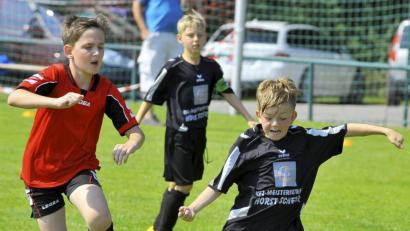 Bild: zg
Die Änderungen bei den jüngsten Fußballern sollen deren Spielfreude wieder in den Vordergrund rücken. Positionsspiel und Taktik stehen erst in älteren Jahrgängen auf dem Trainingsplan.