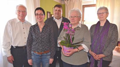 Bild: no
Ehrung für 25 Jahre im Gartenbauverein Illschwang (von links): Bruno Müller, Kreisfachberaterin Michaela Basler, Bürgermeister Dieter Dehling, Jubilarin Rita Ibler und Zweite Vorsitzende Lisa Lausch.