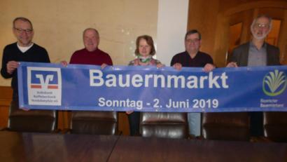 Bild: rn
Die Macher des 6. Eschenbacher Bauernmarkts sind (von links) Karl Lorenz, Peter Lehr, Petra Schäffler, Dieter Kies und Hans Winter.