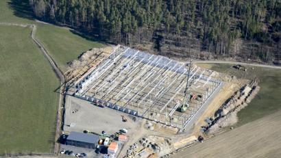 Bild: mür
Es sind große Baufortschritte an der Logistikhalle von Ziegler in Wiesau zu beobachten.