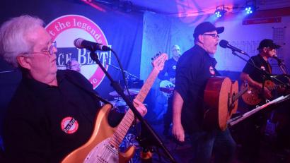 Bild: Kunz
Die Herren von "Back Beat" ließen keine große 60-er-Jahre-Nummer aus.