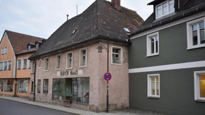 Bild: bnr
Das denkmalgeschützte "Haashaus" soll grundlegend saniert werden. Mit dem Abbruch des linkes Anbaues wird im Juli begonnen.