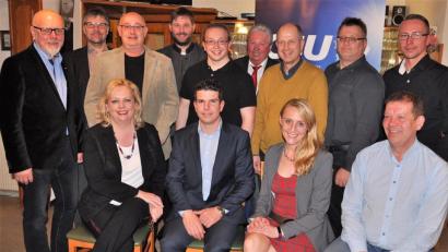 Bild: Kunz
Nikola Vranjes (sitzend Mitte) führt weiter die CSU Hammerweg.