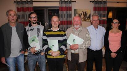 Bild: soj
Bild zeigt die Geehrten (v.li)
Vorsitzender Robert Söllner, Andreas Fachtan, Michael Nickl, Hubert Knott, Bürgermeister Manfred Kratzer, Vorsitzende Marion Schecklmann