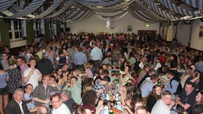 Bild: kro
Der wunderschön dekorierte Kultursaal war beim 33. Plößberger Starkbierfest brechend voll.
