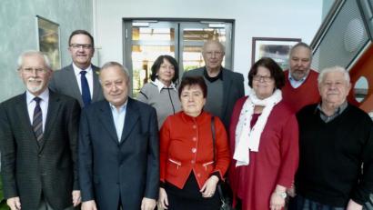 Bild: usc
Einstimmig gewählt wurde der Senioren-Union-Vorstand (vorne von links): Vorsitzender Rudolf Maier sowie seine Stellvertreter Gerhard Hollederer, Evi Bauer-König, Elisabeth Zagel und Werner Vornlocher. Dahinter von links: Bezirksrat Martin Preuß, Schriftführerin Gerda Lettl, Kassier Josef Lettl und Schriftführer Wolfgang Zagel.