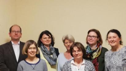Bild: exb
Sie stehen an der Spitze des Fördervereins von Donum Vitae (von links): Markus Huber, Victoria Mußemann, Jasmin Dütsch, Sabine Retzlaff, Petra Ehrensperger, Franziska Seidel und Vorsitzende Kornelia Burger.