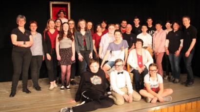 Bild: exb
Zahlreiche Mitwirkende sorgten beim bunten Abend der Theatergruppe für ein kurzweiliges Programm.