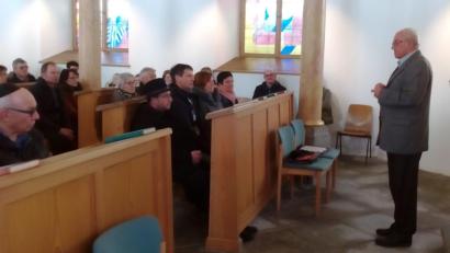 Bild: exb
Anton Eismann bei seinem Vortrag in der Flosser Synagoge.