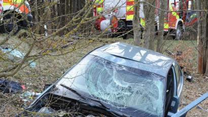 Bild: gf
Nur noch Schrottwert hatte der BMW einer 46-Jährigen Frau nach einem Unfall am Autobahnzubringer.