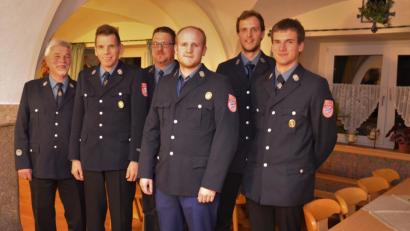 Bild: exb
Ehrungen bei der Feuerwehr Groschlattengrün: Von links stellvertretender Kommandant Richard Hess mit Reiner Heindl und Stefan Schübel, die beide 30 Jahre aktiv dabei sind. Seit einem Jahrzehnt in den Reihen der ehrenamtlichen Helfer vertreten sind Stefan Böx und Markus Böx. Rechts Kommandant Stefan Heindl.