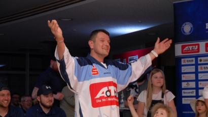 Bild: gb
Seinen letzten Auftritt im Dress der Blue Devils hatte Daniel Willaschek bei der Abschlussfeier samt Trikotversteigerung am vergangenen Samstag.