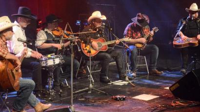 Bild: Kunz
Truck Stop beginnen den zweiten Teil mit einem Akustik-Set.