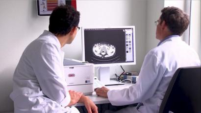 Bild: Klinikum
Dr. Wolfram Schief (links) und sein Kollege Marc Dauer referierten beim Ratgeber Gesundheit.