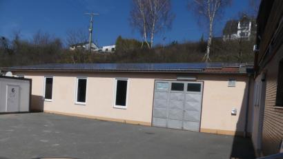 Bild: rn
Von der ehemaligen Holzbauweise der SCE-Festhalle ist nichts mehr erkennbar. Vor einigen Jahren erhielt sie sogar eine Photovoltaikanlage.