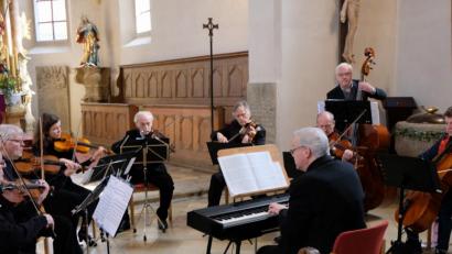 Bild: le
Unter der Gesamtleitung von Kantor Andreas Kunz (Cembalo) bieten die Instrumentalisten des "Collegium Musicum" bei der „Musik zur Passionszeit" am Sonntag in der evangelischen Pfarrkirche St. Johannes Baptista
Höchstleistungen, die mit dankbaren Beifall der Besucher belohnt werden.