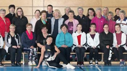 Bild: lst
40 Teilnehmerinnen und Teilnehmer aus der gesamten Oberpfalz und aus Niederbayern nahmen am Frühjahrslehrgang des BLSV und des Turngaus in der Weidener Berufsschulturnhalle teil. Bild: lst