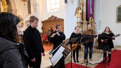 Bild: mab
Sie gestaltet seit vielen Jahren die Jugendgottesdienste in der Miesbergkirche: Die Gruppe "Alive"