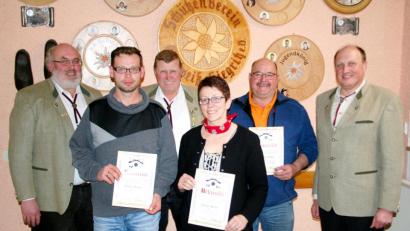 Bild: njn
(von links) Zweiter Gauschützenmeister Martin Häupler, Martin Meister, Franz Schmidt, Christa Reindl, Johann Zeitler und Vorsitzender Bernhard Wenning