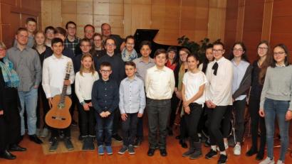 Bild: Dobmeier
Die Franz-Grothe-Musikschule bietet mit 28 Musikern „Piano & more“.