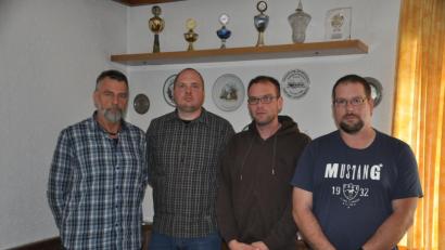 Bild: ak
Vorsitzender Wolfgang Liedl, Kassier Alexander Sporr, Zuchtwart Stefan Pöllath und Schriftführer Markus Pöllath (von links) gehören dem neuen Vorstandsteam des Rex-Clubs an.