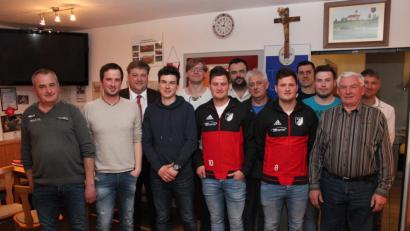 Bild: aun
Der gewählte DJK-Beirat (von links): Vorsitzender Albert Wittmann, Manuel Fromm, Michael Hummel, Markus Ludwig, Michael Geitner, Christian Bösl, Johann Mayer, Daniel Geitner, Christian Guttenberger, Stefan Fromm, Wendelin Lehmeier und Vorsitzender Hans Gradl (von links)