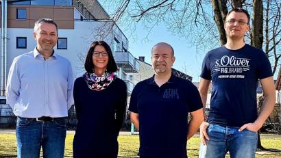Bild: hai
Innovative und kreative Premiere an der Werner-Porsch-Schule: Konrektor Christian Hanauer, Marion Vogel, Silvio Schömann und Philipp Wisnewski (von links) zeigen Schülern, wie modern und attraktiv die Mittelschule ist und wie sie qualifizierte Nachwuchsressourcen heranbildet.