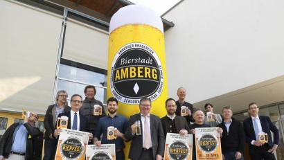 Bild: Petra Hartl
Na, dann Prost: Die Amberger Bierbrauer und die Stadtverwaltung freuen sich auf die vierte Auflage des Amberger Bierfests am Wochenende 26. bis 28. April.