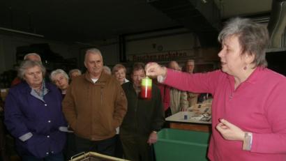 Bild: jzk
Ein Erlebnis für die Kemnather Senioren ist die Führung in der Kerzenfabrik in Waldmünchen.