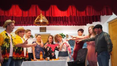 Bild: exb
Die Laienspieler des OWV Beidl präsentieren im April im Kluppsaal in Schönficht das Stück "Die Mallorca-Reise".