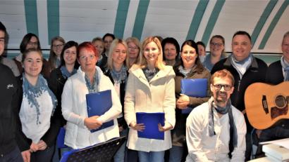 Bild: rgr
An "Lätare" sang der Chor "Blue Heaven" aus Pressath in der Michaelskirche.
